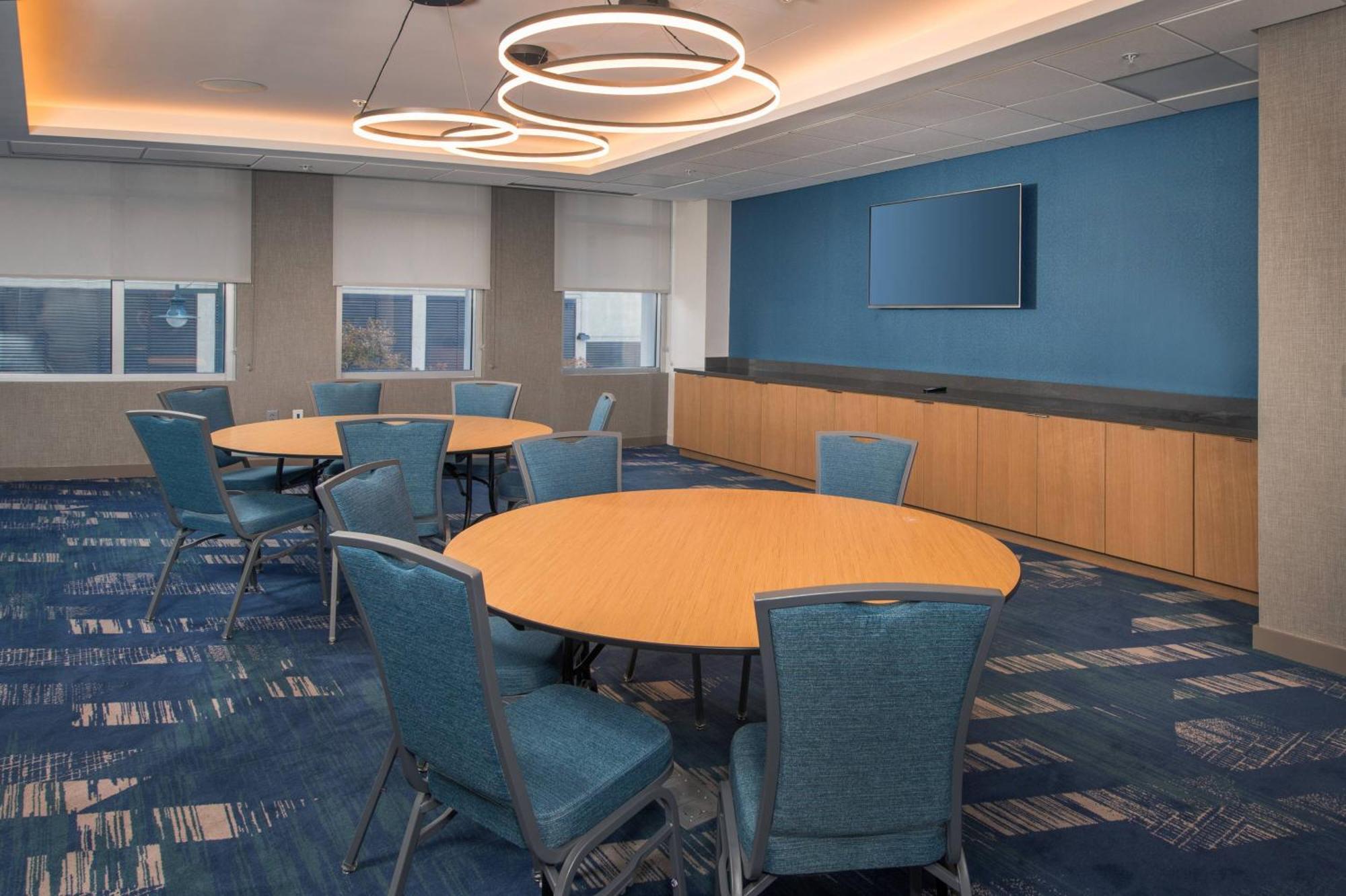 By Marriott At The Johns Hopkins Medical Campus Hotel